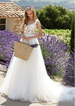Sleeveless Scoop Neck Ivory Lace Tulle Wedding Dress Sleeveless Scoop Neck Ivory Lace Tulle Wedding Dress